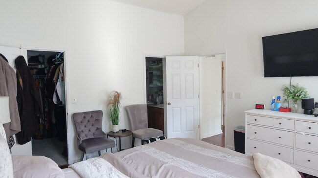 Building Photo - 3811 Armitage Dr