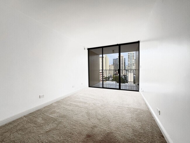 Building Photo - Large 2/2 in Heart of Waikiki with Central A/C & Utilities Included