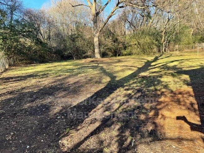 Building Photo - 4211 Searcy St