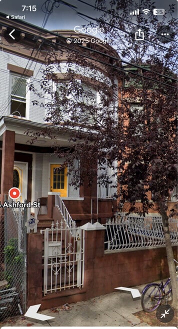 Building Photo - 564 Ashford St