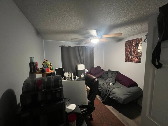Building Photo - Charming 3 Bedroom, 2 Bathroom Home in Fer...