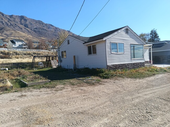 Building Photo - 2836 Canyon Rd