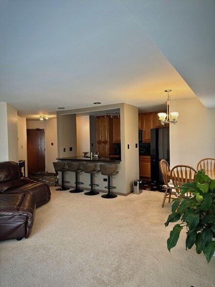 Building Photo - 108 White Oak Ct