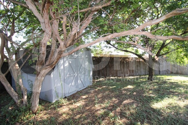 Building Photo - 311 Lemon Dr