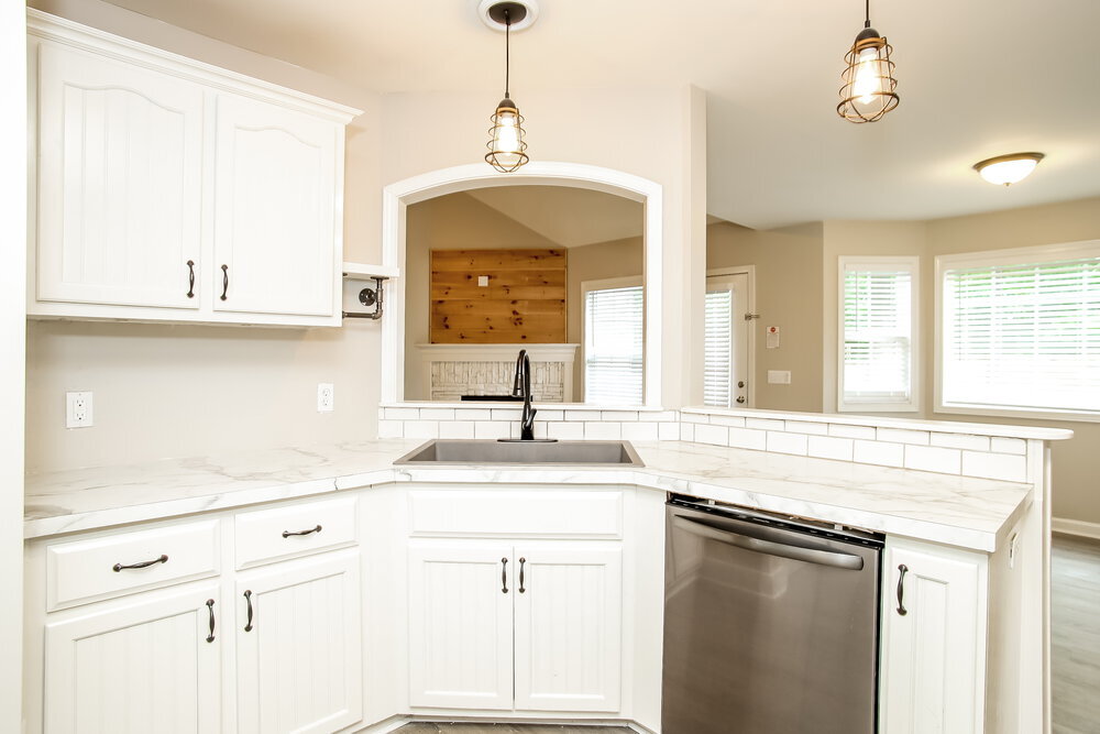 Building Photo - 305 Talon Dr SE