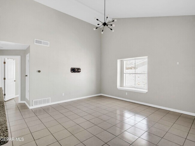 Building Photo - 1593 Hartsdale Dr