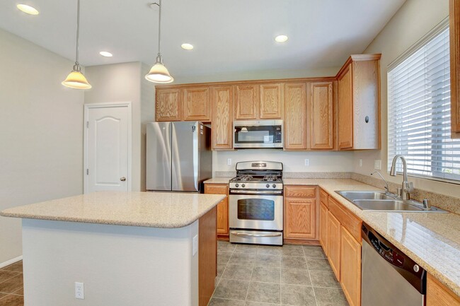 Building Photo - 3 Bedroom Split Level Home in Centennial H...