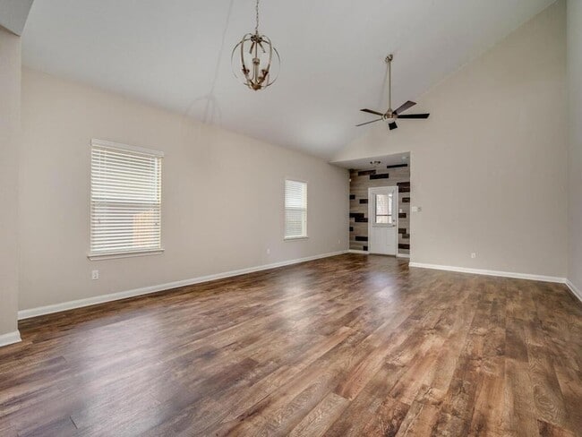 Building Photo - 688 Donegal Ln