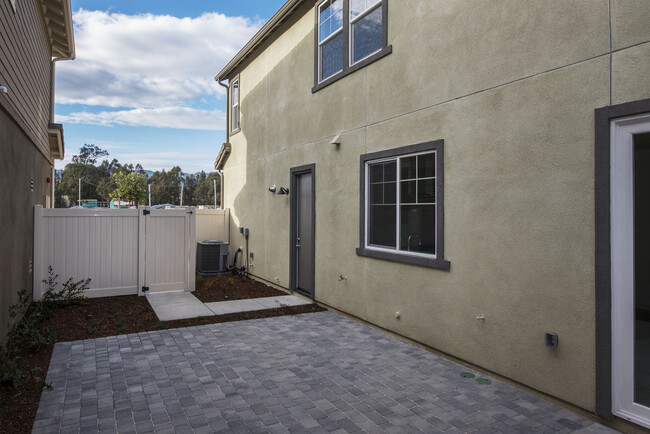 Building Photo - Village at Los Carneros Home w/ 2-Car Gara...