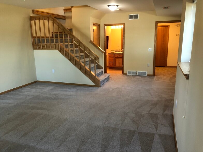Building Photo - 8116 Mansion Hill Ave