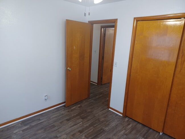 Building Photo - 321 Elder St