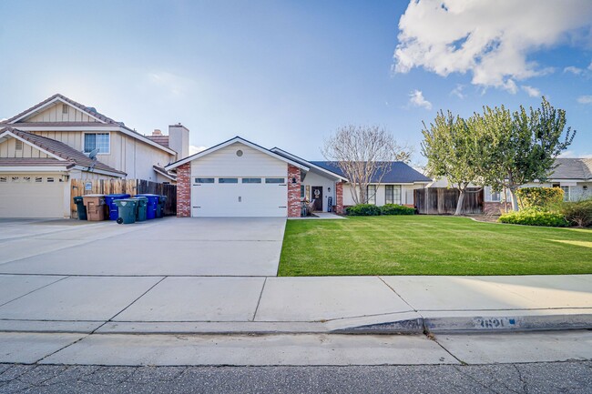 Primary Photo - Cute home in Northwest Bakersfield!