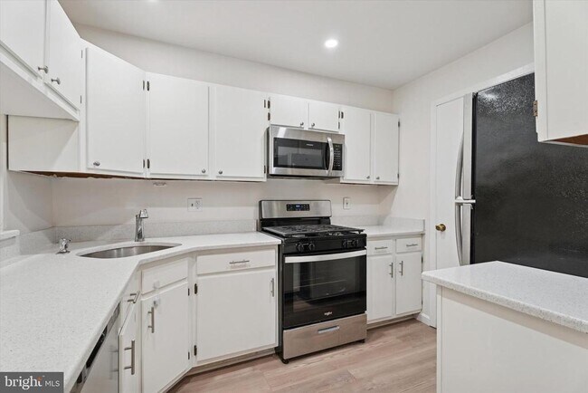 Building Photo - 207 Stockton Ct