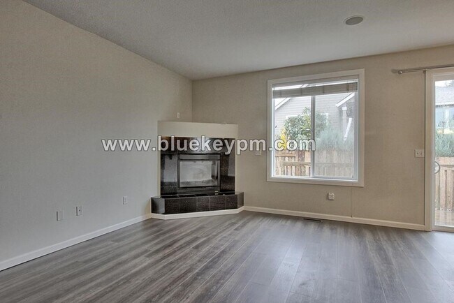Building Photo - 4 Bed, 2.5 Baths Home with Primary Suite on Main Floor in Ridgefield