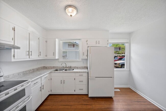 Building Photo - 4758 Trenton Dr