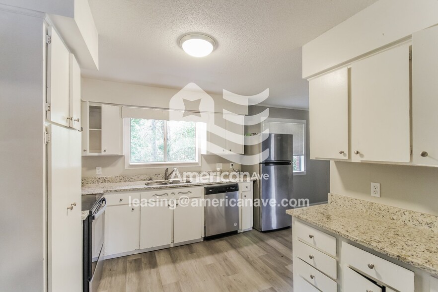 Building Photo - 200 Chestnut Rd