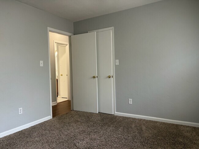 Building Photo - 753 Livingston Ct