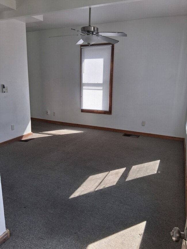 Building Photo - Charming 2-Bedroom Home in Rockford – Upda...