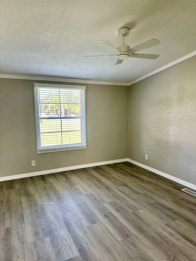 Building Photo - 4221 Laurel Crest Dr