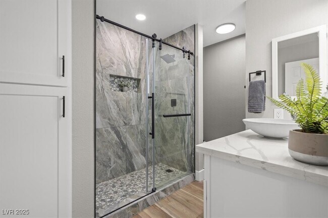 Building Photo - 5005 Cliffrose Dr