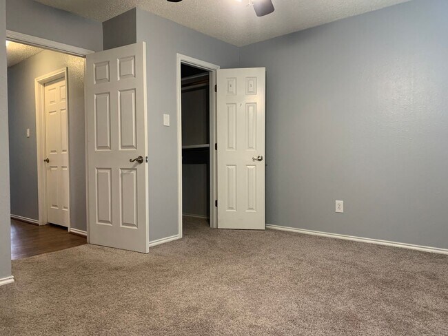 Building Photo - Fantastic 4 Bedroom 2 Bathroom house in So...