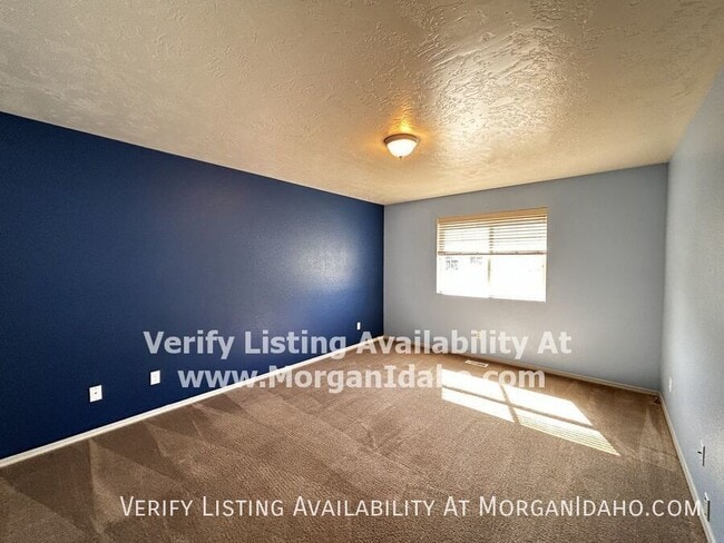 Building Photo - 1723 W Bayeux Dr