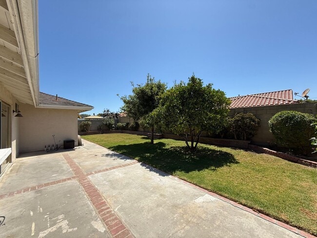 Building Photo - Costal Living - Pride of Ownership Neighbo...