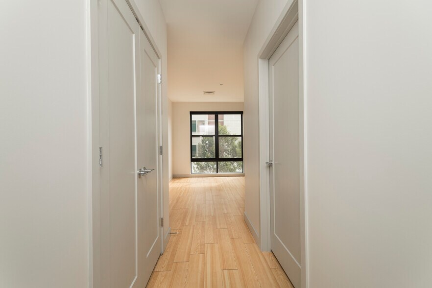 Building Photo - 320 D St