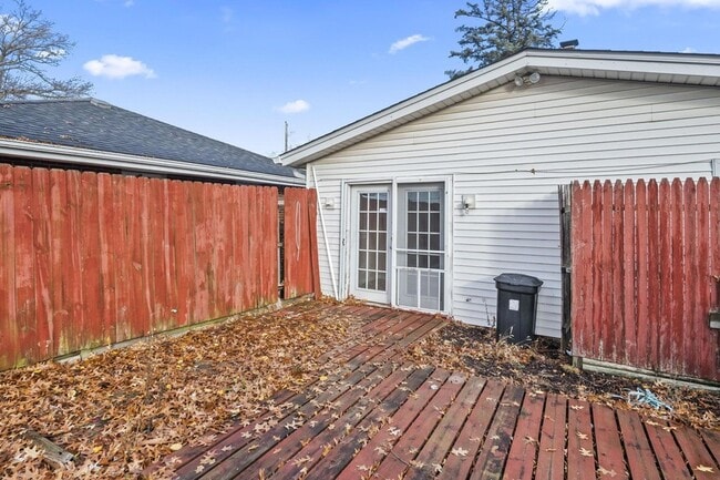 Building Photo - 2709 Kilbourne Ave