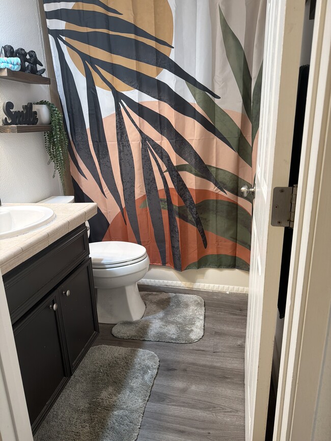 Building Photo - 3701 Colonial Dr