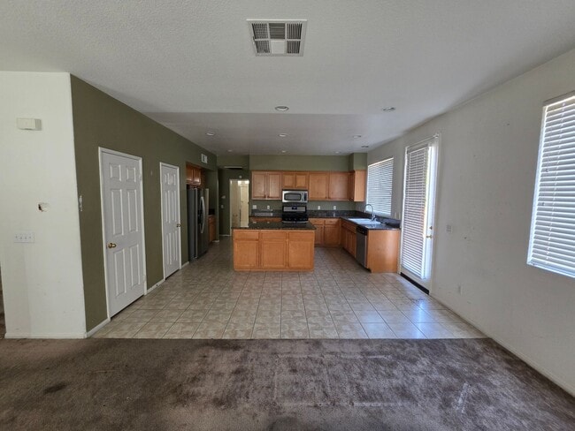 Building Photo - Five Bedrooms Three Baths in Murrieta