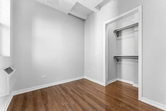 Building Photo - 5718 N Winthrop Ave