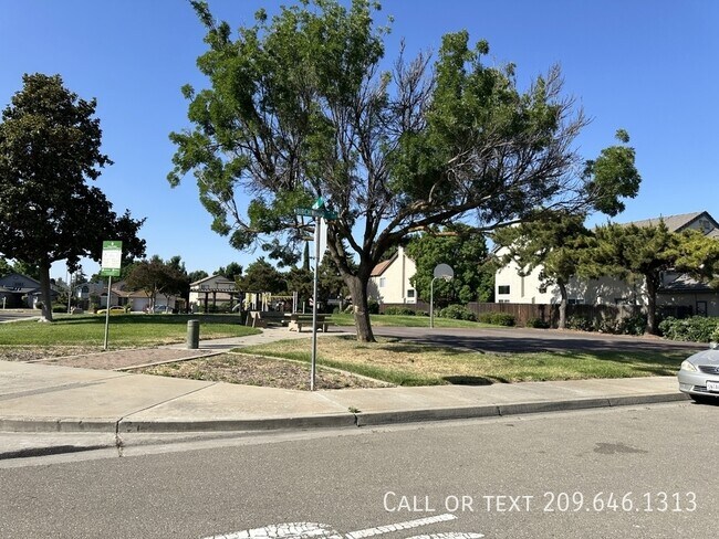 Building Photo - 1890 Harvest Landing Ln