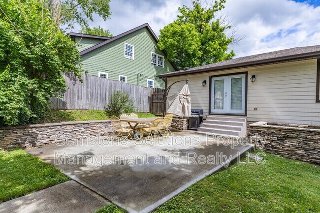 Building Photo - 1406 Lillian St