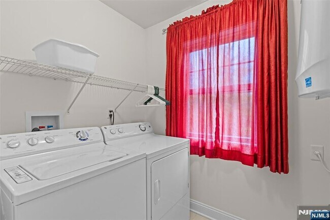 Building Photo - 52 Parkside Dr