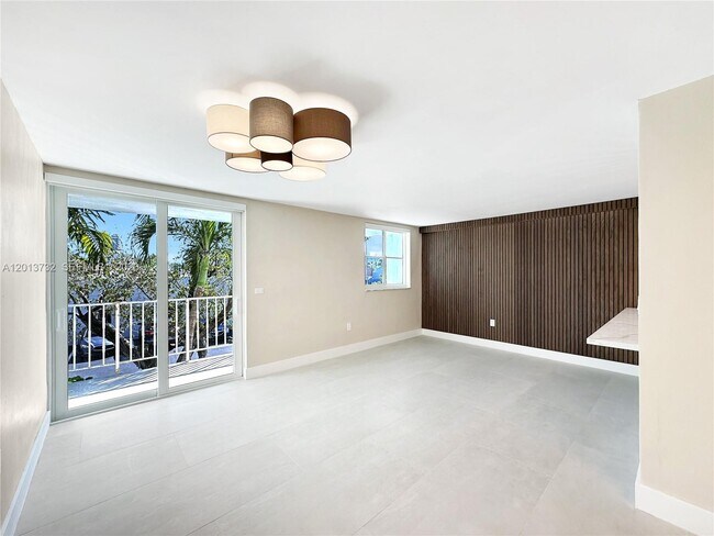 Building Photo - 1145 Normandy Dr