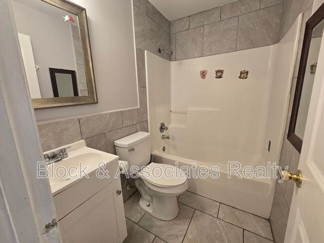 Building Photo - 1302 Bencini Pl
