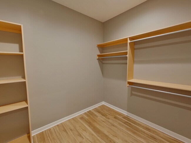 Building Photo - 5293 N Toben Ct