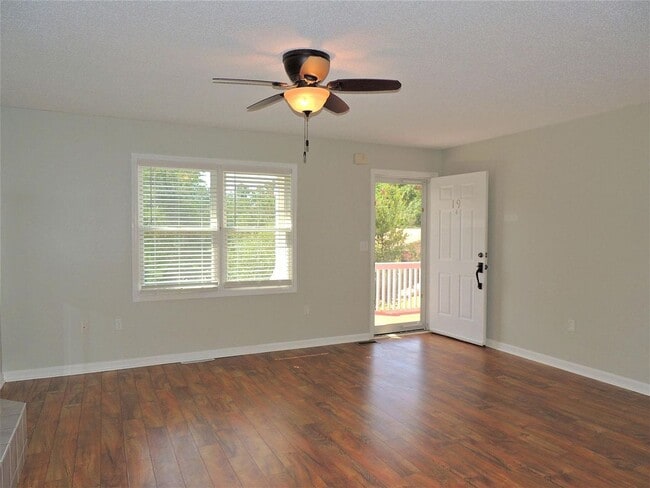 Building Photo - 19 Ashwood Dr