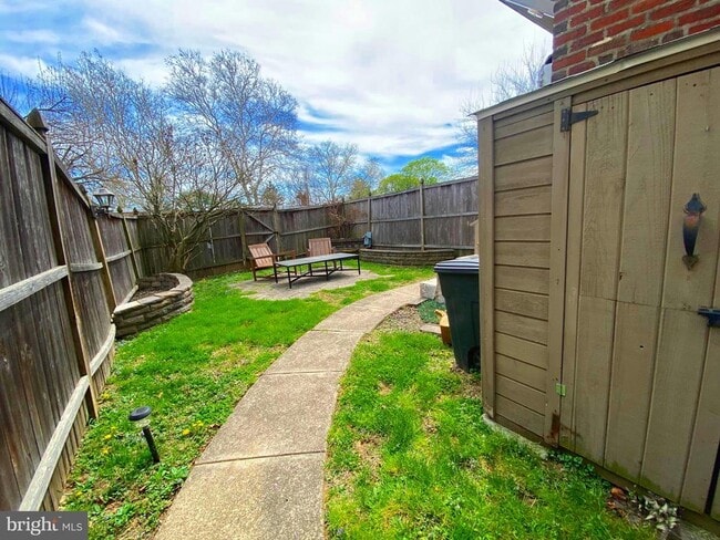 Building Photo - 20 E Abington Ave