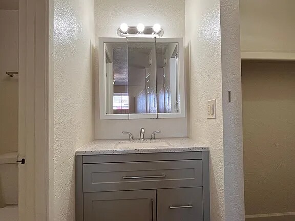 Building Photo - 3052 N Alvernon Way