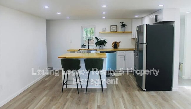 Building Photo - 275 Milling Rd