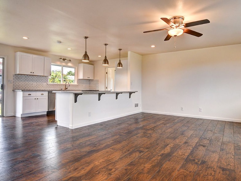 Building Photo - 1403 Mailani St