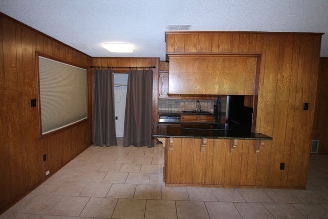 Building Photo - Charming home on Brooks Lake!