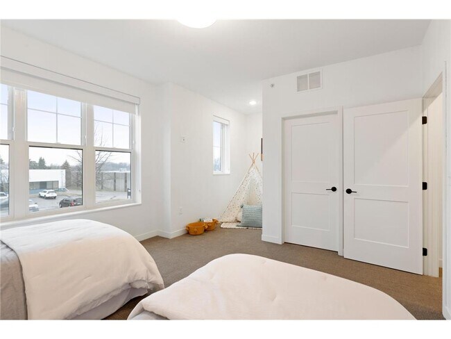 Building Photo - 366 Magnolia Ln