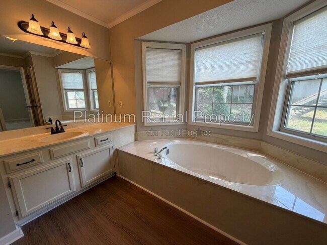Building Photo - 5116 Laurel Bridge Ct SE