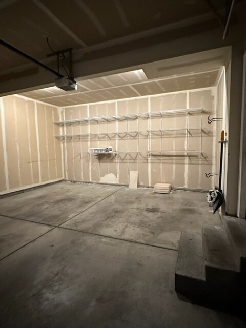 Building Photo - 587 S Wyngate Pointe Ln