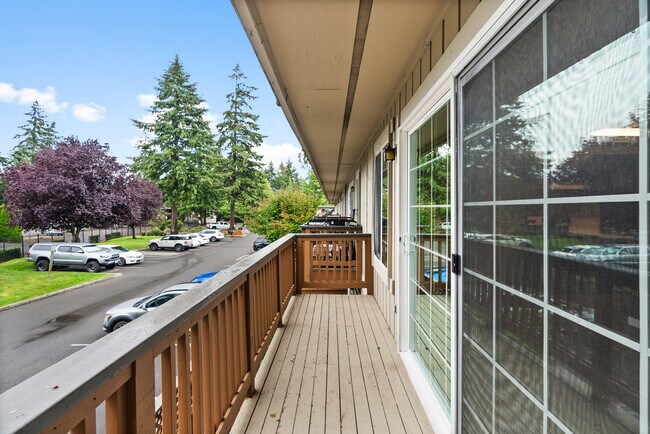 2 Bed 1 Bath Deluxe - 820 Sq. Ft. - University Crossing Apartments