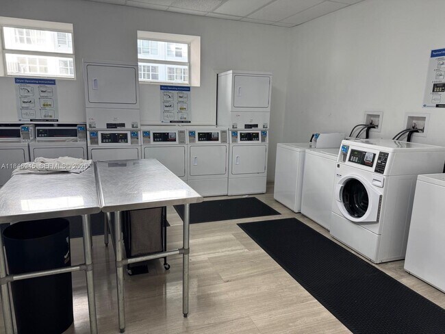 Building Photo - 1228 West Ave