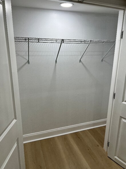 Building Photo - 2512 W Oxford St